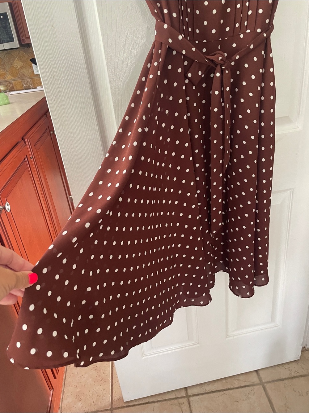 Classic Sleeveless Polka Dot Midi Dress - Brown & White size 6 - Picture 4 of 6
